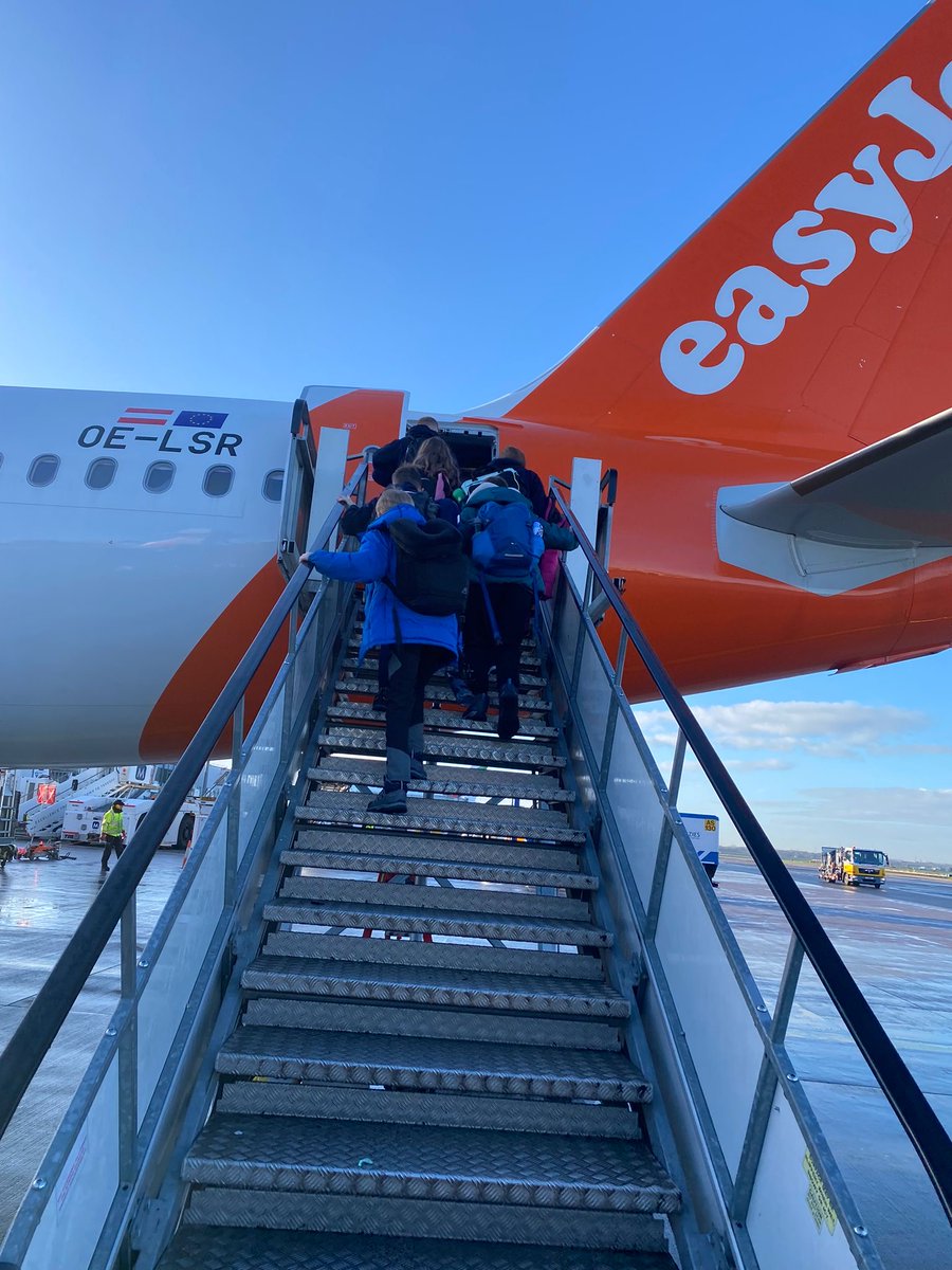 stmonicasbootle's tweet image. Out explorers set off at 5am this morning, and are making their way towards Italy. All are happy and enjoying themselves. #Italy2024