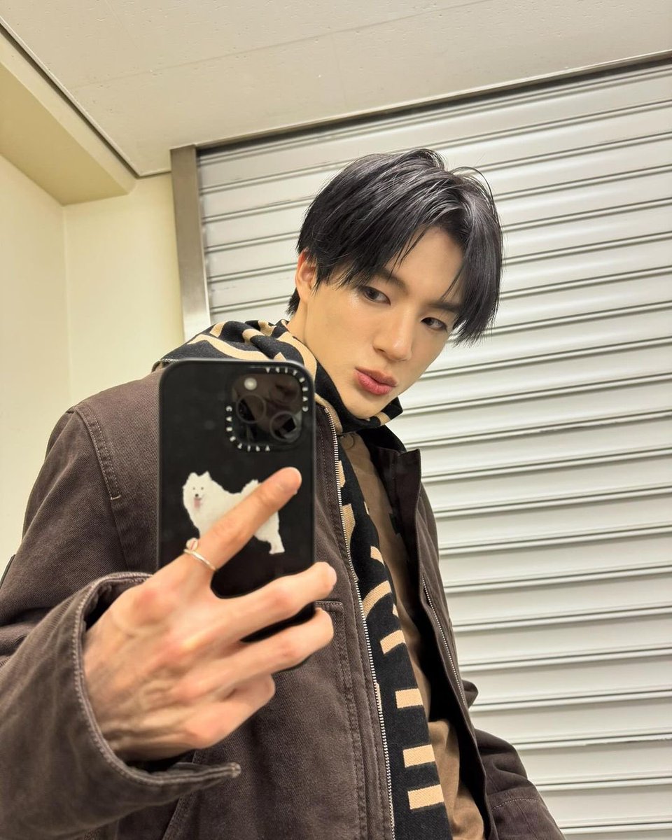 nonobongs's tweet photo. ✨GIVEAWAY TIME✨

Super bangga sama Jeno 🥹🥹🥹

Mau bagi bagi saldo spay total 600k untuk 3 orang pemenang

rules : RT + like tweet ini + reply dengan hastag berikut

Super proud of
JENO AT FERRAGAMO MFW
#FerragamoFW24xJENO 

End 27/2 jam 23.59 WIB https://t.co/JzZshk4Vr8