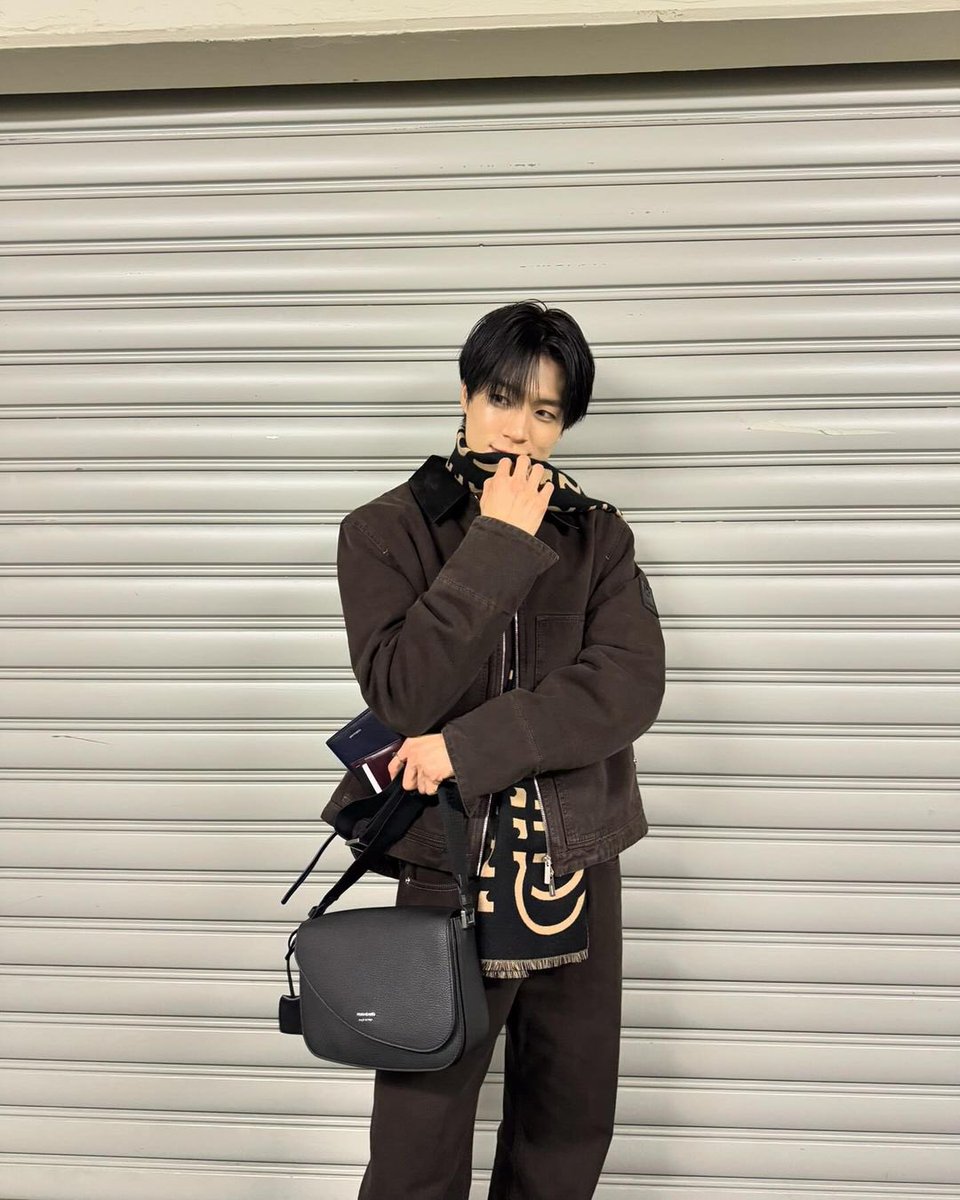 nonobongs's tweet photo. ✨GIVEAWAY TIME✨

Super bangga sama Jeno 🥹🥹🥹

Mau bagi bagi saldo spay total 600k untuk 3 orang pemenang

rules : RT + like tweet ini + reply dengan hastag berikut

Super proud of
JENO AT FERRAGAMO MFW
#FerragamoFW24xJENO 

End 27/2 jam 23.59 WIB https://t.co/JzZshk4Vr8