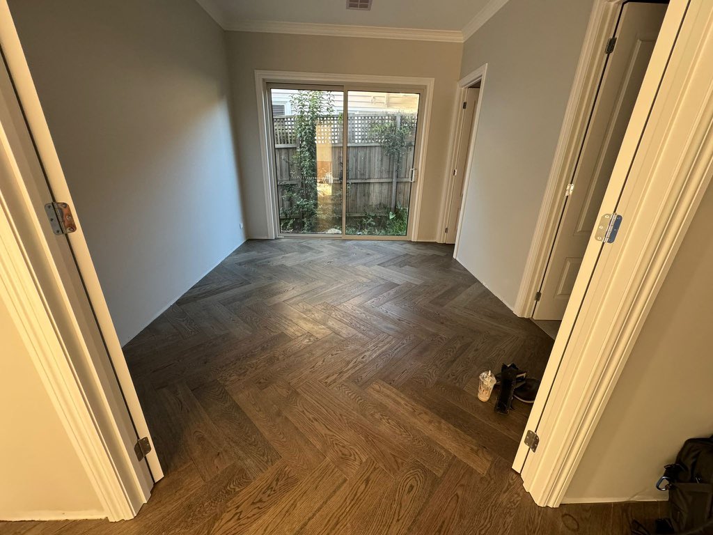 cqfloorings's tweet photo. Professional Herringbone Timber Flooring Glued Down Installation
https://t.co/RTvcUS8KvY 
#floor #flooring https://t.co/tPdRq2Gn8E