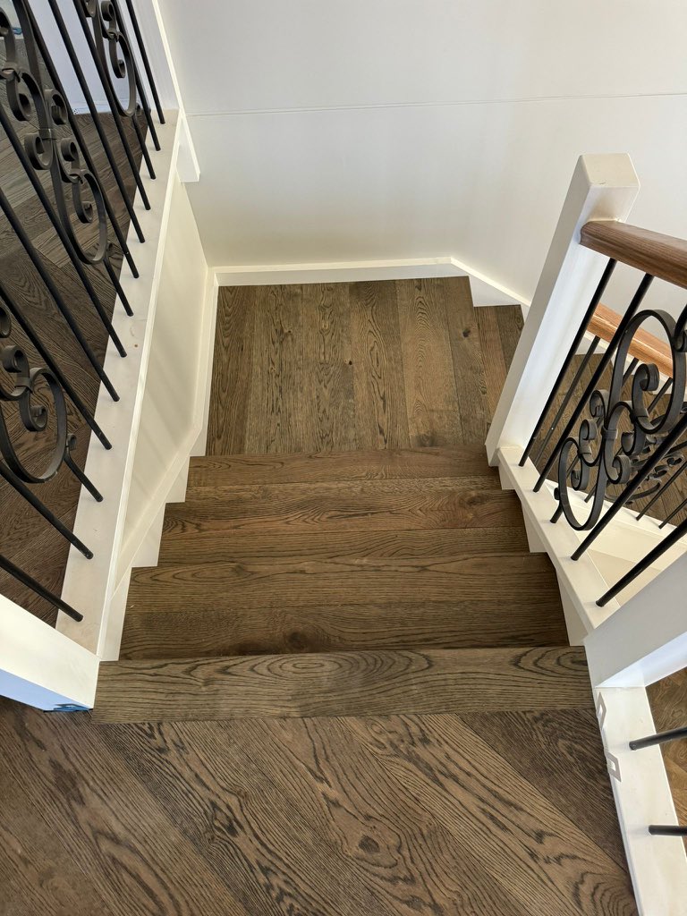 cqfloorings's tweet photo. Professional Herringbone Timber Flooring Glued Down Installation
https://t.co/RTvcUS8KvY 
#floor #flooring https://t.co/tPdRq2Gn8E