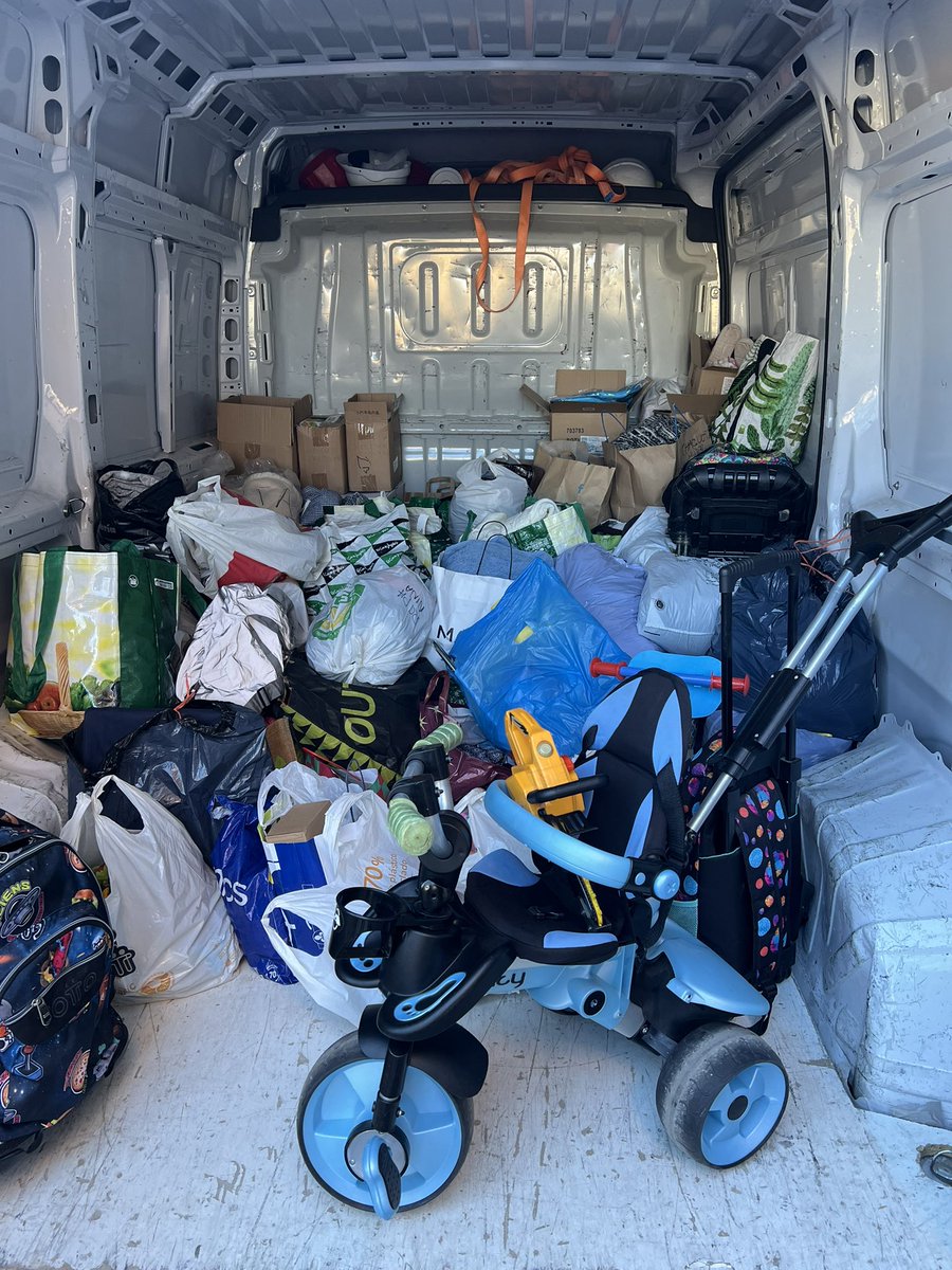 RobertoSCaudet's tweet photo. Fallas HOY disponibles para donaciones por el incendio de #Campanar:

📍Generales
General llorens, 4
📍Acacias
Rosales, 15
📍Andrés piles
Salvador Tusset, 19
📍María Fernanda 
Manuel Meliá y Fuster, 4
📍Tamarindos 
Pz. Pablo Picaso, 2
📍Escultor 
Tenor García Romero, 2 https://t.co/68CnSJ700i