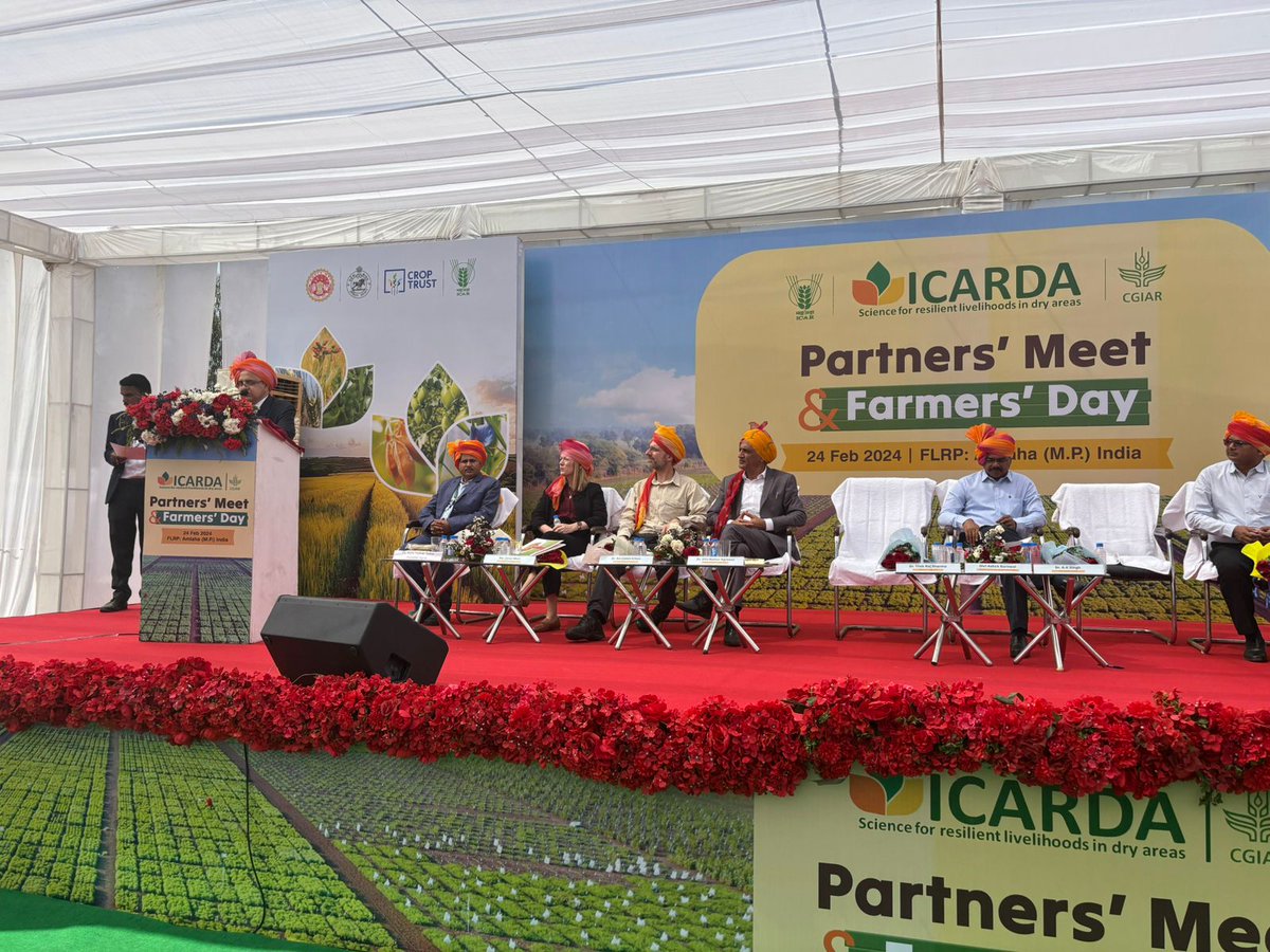 In the 'Foundation Day' of FLRP-ICARDA at Amlaha, Bhopal on 24 Feb, Partners meet cum Kisan Mela was organised & collaborative future research strategy discussed. DDG (CS) Dr TR Sharma acted as Chief Guest & Director IGFRI @drvijay777 as special guest. @icarda @shivkagrwal