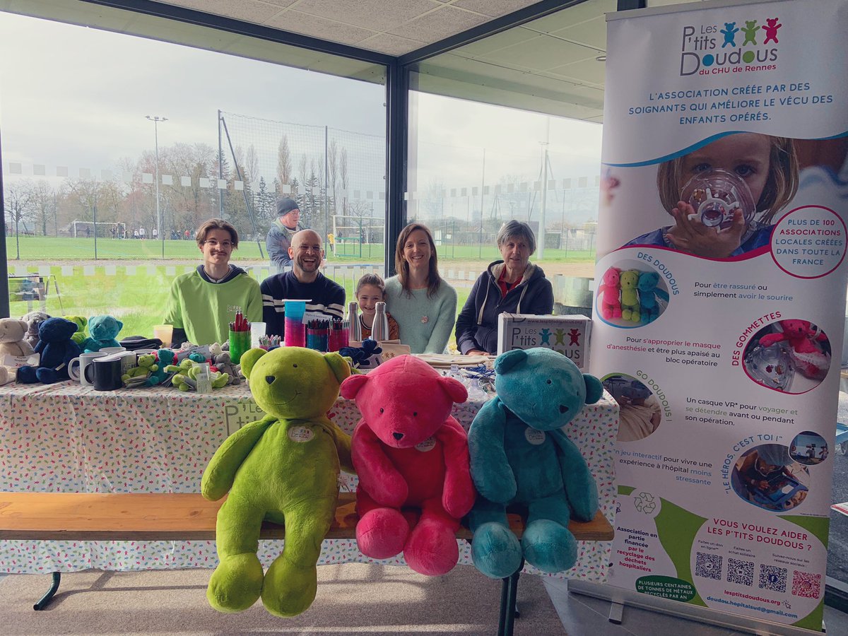 Piazzooo's tweet photo. L’association @PDoudous vous attend à l’entrée de la salle Dominique Lerouge. Avec un objectif clair : permettre aux enfants d’être apaisés au bloc et à l’hôpital ♥️ https://t.co/J366WZK3nt