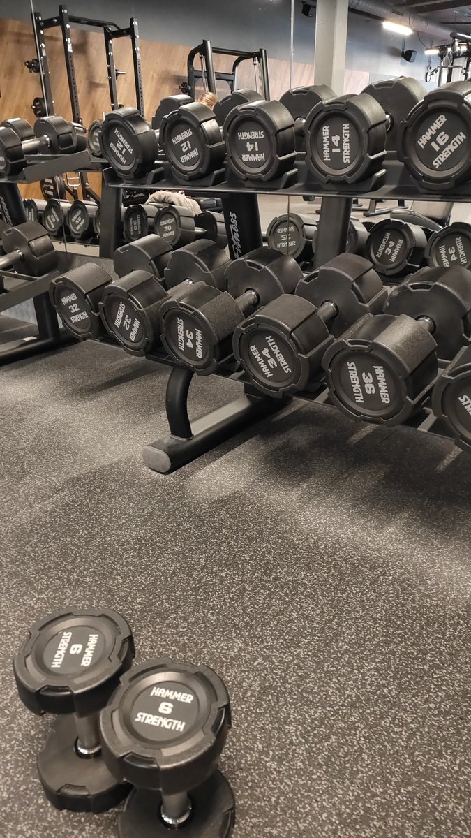 Dave76XXX's tweet image. Voor de eerste keer naar de sportschool sinds het scheuren van mijn enkelbanden....in combinatie met vocht op de longen is de keuze uit oefeningen niet reuze....#summerbody2027 #changinglife #fitboydavey #anytimefitness