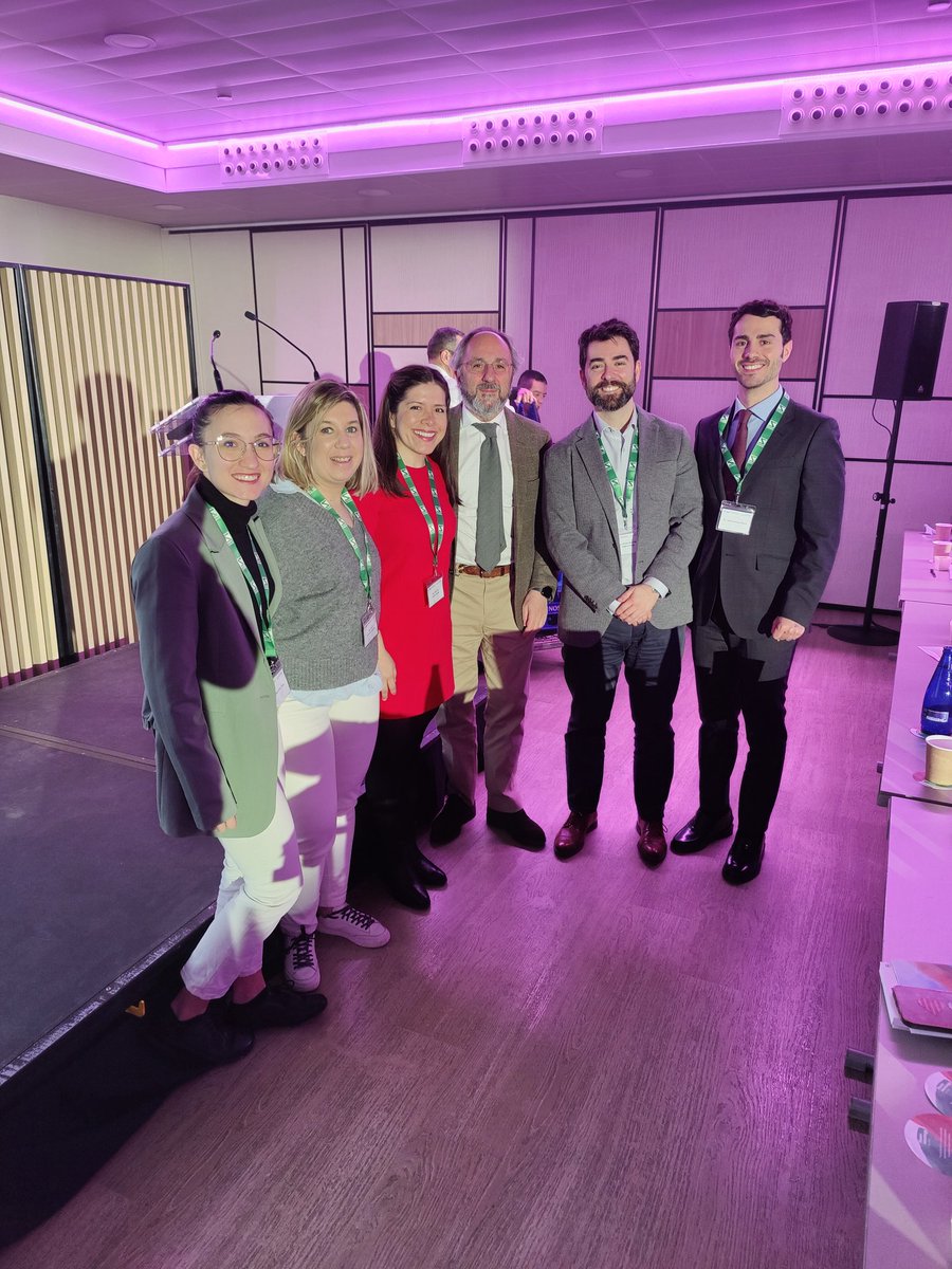 VictorSuarez_Rx's tweet photo. Ha sido un auténtico honor presentar nuestra experiencia en #RM #hydrops en la conferencia inaugural de la 4 Reunión de Invierno de Otoneurología. Gracias a los organizadores y al Dr. Pérez como siempre. CUN power! https://t.co/lGRX0qs0iv