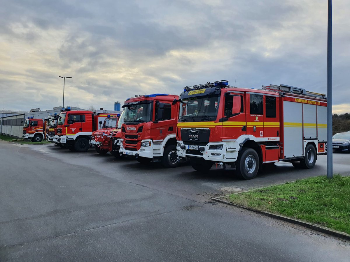 hasepost's tweet image. Zwischen Bramsche Achmer und Lotte Halen wird an diesem Samstag der gemeinsame Einsatz gegen einen länderübergreifenden Waldbrand geübt... – Ohne Abo lesbar - immer! #Achmer #Bramsche #Feuerwehr #osnabrück #waldbrand #lotte

hasepost.de/feuerwehr-bram…
