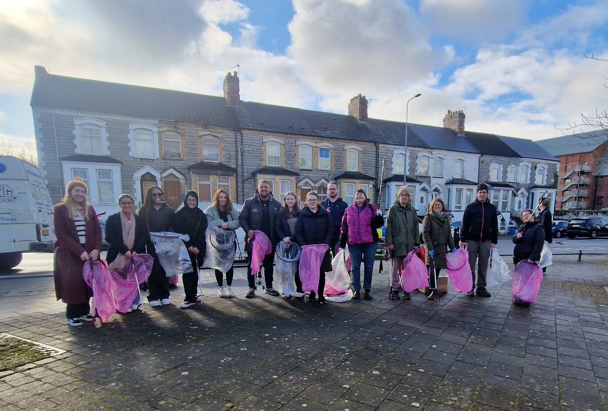 Keep Splott Tidy (@keepsplotttidy) on Twitter photo What an amazing turnout this morning! 27 wombles of Splott out volunteering to make our streets clean! Thank you to <a href="/willowshigh/">Willows High School</a> with all their pupils coming today! What an amazing turnout this morning! 27 wombles of Splott out volunteering to make our streets clean! Thank you to <a href="/willowshigh/">Willows High School</a> with all their pupils coming today!