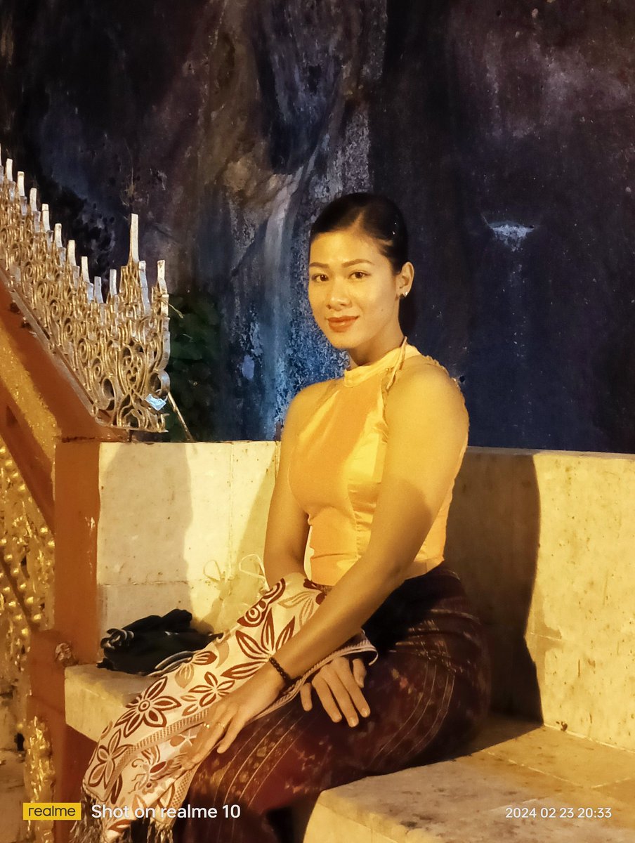 Waddy7991's tweet photo. ကျိုက်ထီးရိုးမှာပါ https://t.co/Muo5pJ2XIk