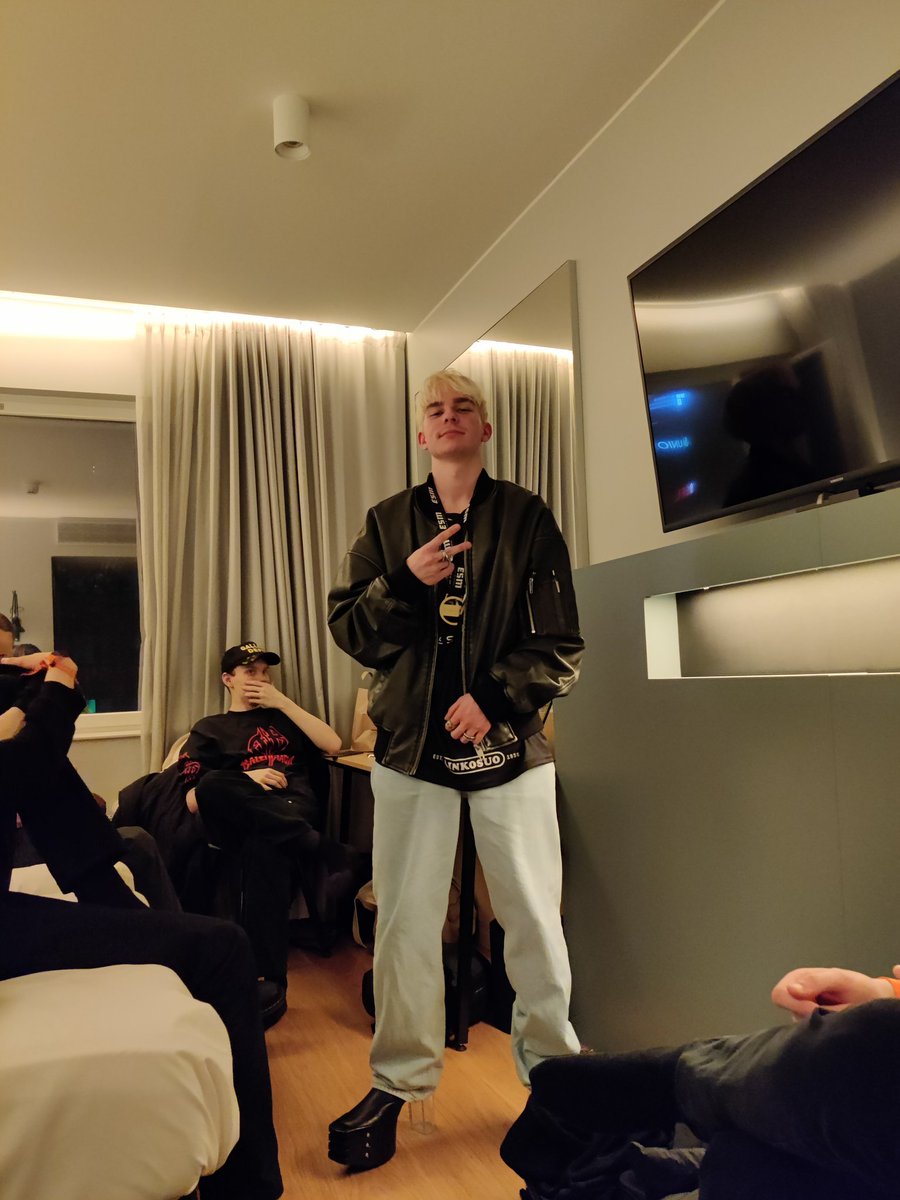 wow gucci got first place (shortest guy in the room 🎉🎉)