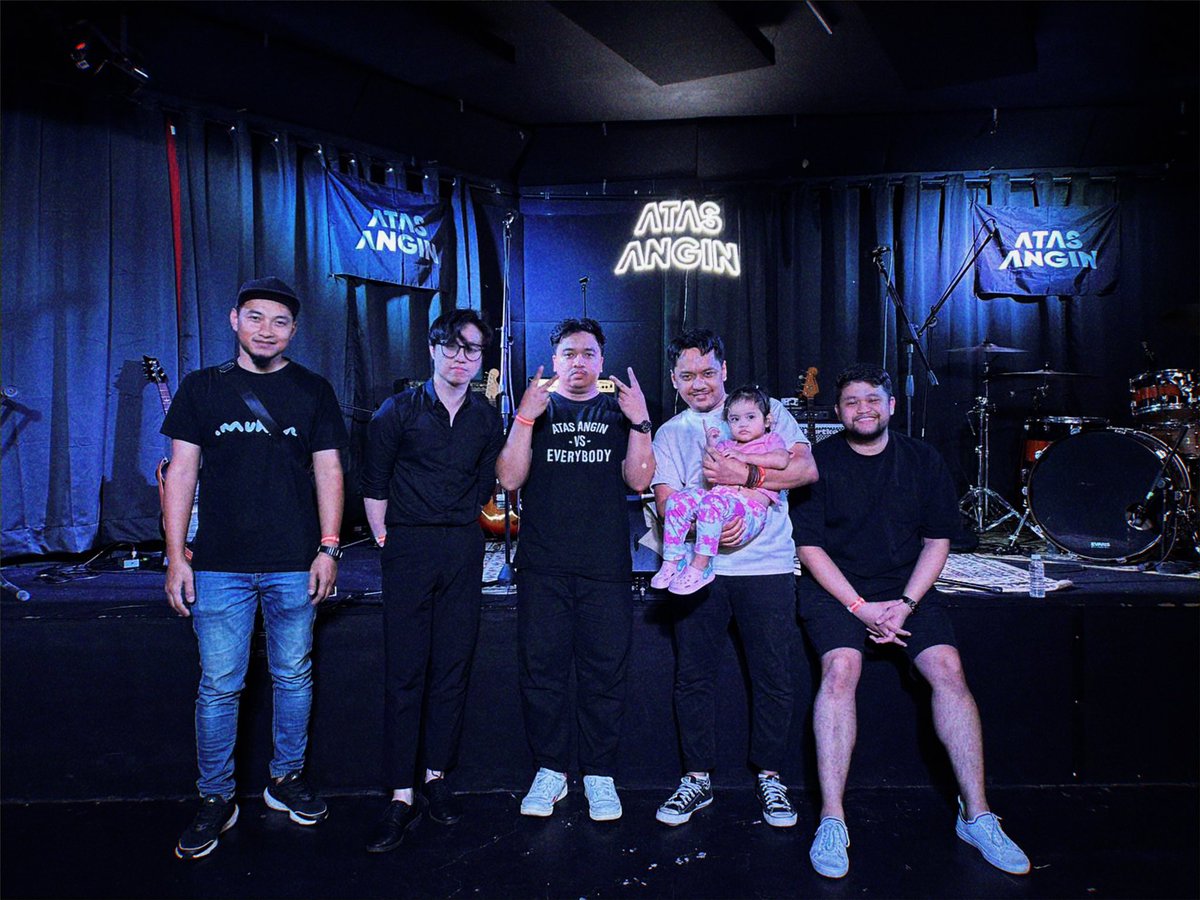 Rising Fest: All Star 🏁

<a href="/muhsinband/">muhsin</a> 
<a href="/_atasangin/">Atas Angin MY</a>