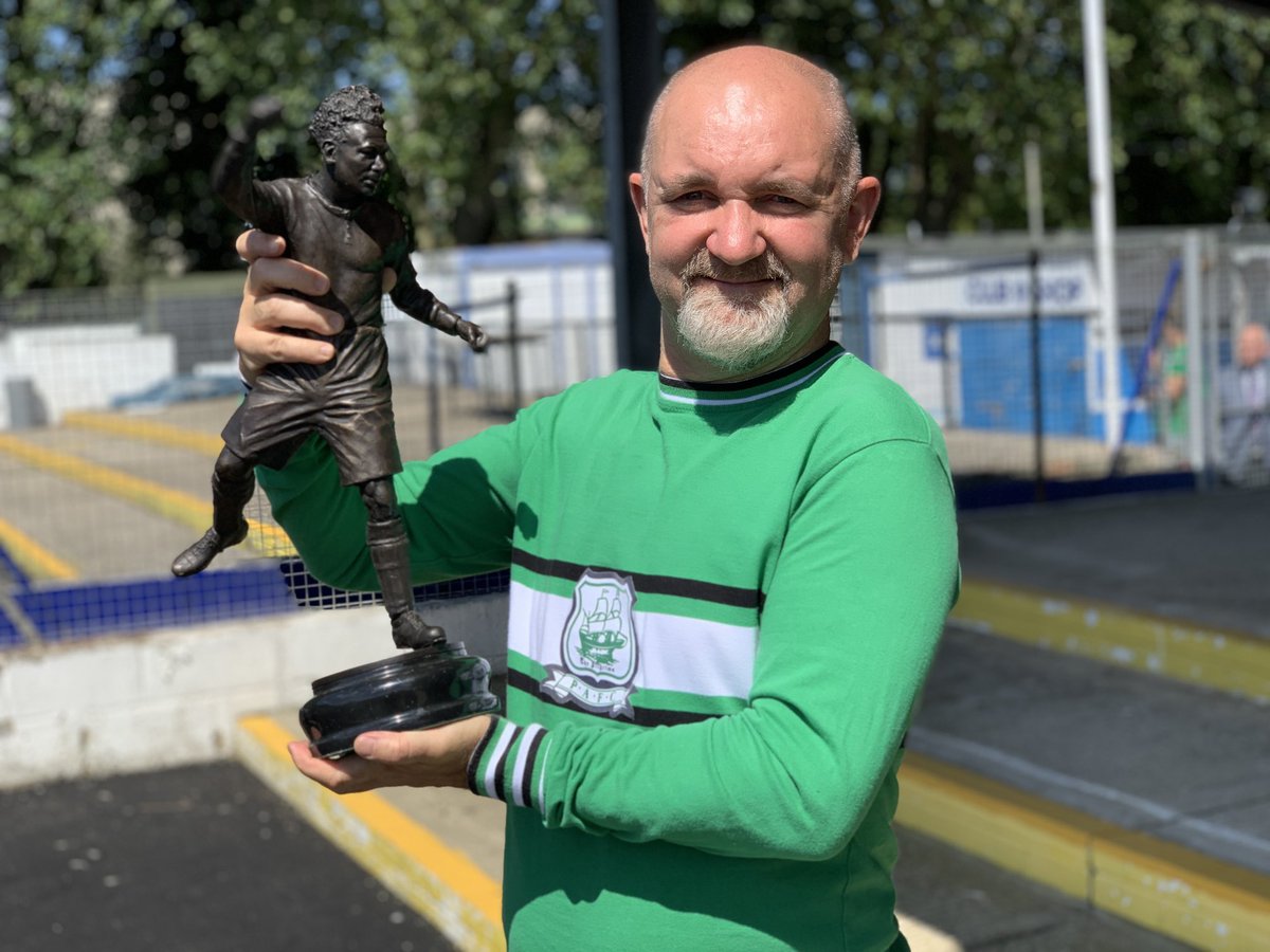 In 2020 ⁦@GregFoxsmith⁩ & I visited ⁦@barkingfc⁩ fundraising for ⁦@JackLeslieCamp⁩ Jack’s first club (1919-21) where he won acclaim and silverware and they’ve been hugely supportive. Delighted to be back (with slightly better hair) for a book signing 2-3pm today