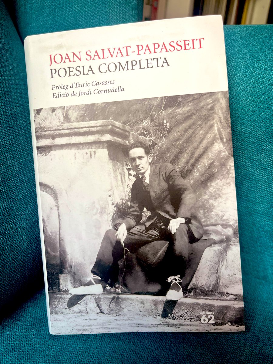 Izaskunarretxe's tweet photo. Dijous vinent presentem en roda de premsa l’Any Salvat-Papasseit i no se m’acut millor manera de començar-lo que amb la nova edició de la Poesia completa acabada de sortir del forn. @lletres @e_casasses #Cornudella https://t.co/LoF8gJu7DY