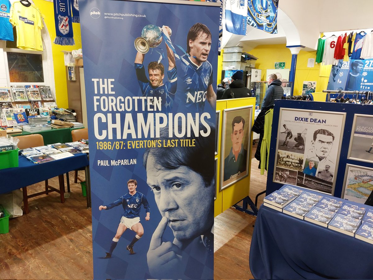 paulmcparlan's tweet image. My book 'The Forgotten Champions' tells how Everton won their 9th title in 1987 against all the odds. Features insights from Harper, Ratcliffe (photo below) + Power and my own memories of the season . Copies available at @AmazonUK @PritchardsBooks but selling fast #EFC #NSNO