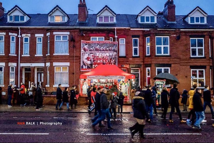 mufcfoodbank's tweet photo. **MATCHDAY **
Heading to Old Trafford for the today??
We will be open from 11am up until kick off to accept your donations of 
Non perishable,tinned or long life food or cash in support of @MSCFoodbank &amp; @Stretfordfb 
#HungerDoesntWearClubColours #MUNVSFUL https://t.co/qY8pTmZ7AS