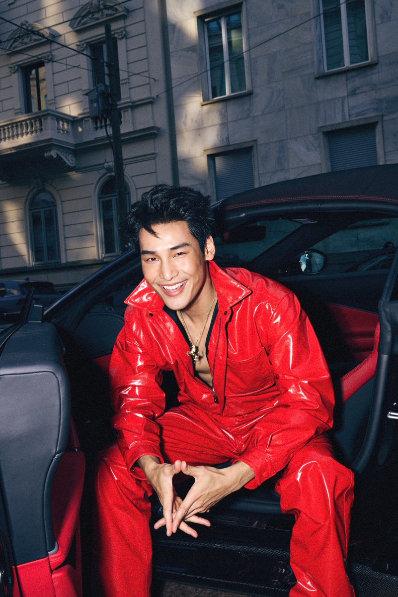 mintmag_th's tweet photo. หล่อคูล! ส่งลุคหล่อ #อาโปณัฐวิญญ์ ขณะร่วมชมแฟชั่นโชว์ #Ferrari คอลเล็กชั่น Fall Winter 2024-2025 ณ มิลาน เรียกได้ว่าลุคในวันนี้โดดเด่นมาแต่ไกล ทั้งชุด และแว่นตาที่หนุ่ม ‘อาโป’ หยิบมาใส่ลงตัวไปหมด💚

📸ชมภาพ https://t.co/NA2tihYRZk

APO WITH FERRARI IN MILAN
#ApoxFerraristyle
#ApoNattawin #FerrariFW24
#MintNews