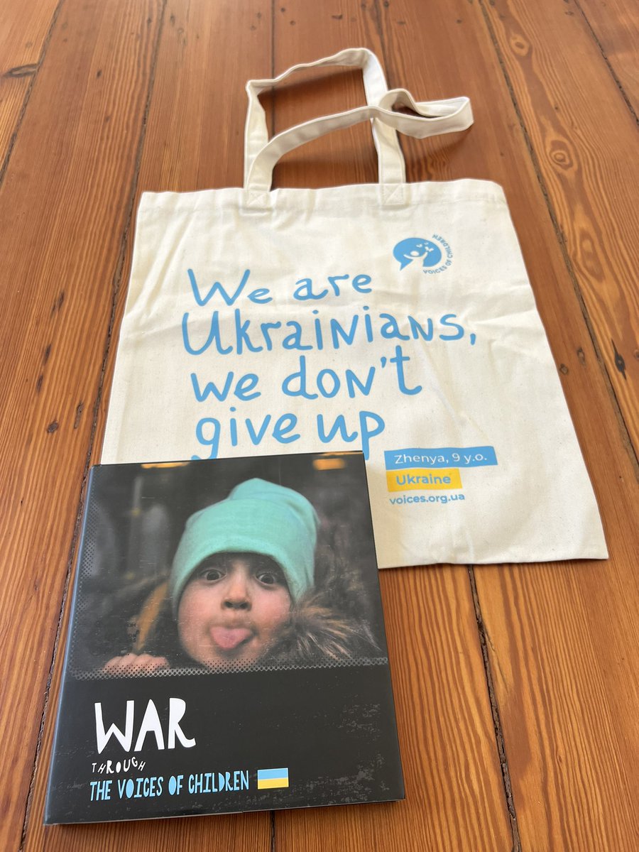 👉 Bei meinem Besuch in #Kiew diese Woche, habe ich vom Krieg traumatisierte Kinder treffen können.

💛💙 „We are Ukrainains  - we don‘t give up!“ - das haben die Kinder der Ukraine sich zum Motto gemacht.

Es ist unsere Pflicht, sie zu unterstützen

#SlavaUkraini #SlavaUkraine