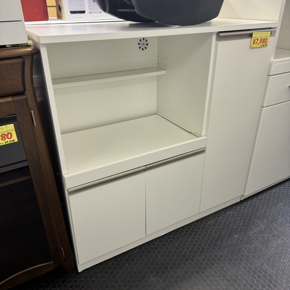 GP_shinmaruko's tweet image. 本日商品入荷情報 
Product arrival information

キッチンカウンター
kitchen counter
W 90cm×D 40cm×H 90cm

配達もできます！
deliver OK!

#キッチンカウンター 
#キッチン収納 
#KitchenCounter 
#収納家具 
#不用品買取 
#リサイクルショップ 
#新丸子 
#武蔵小杉