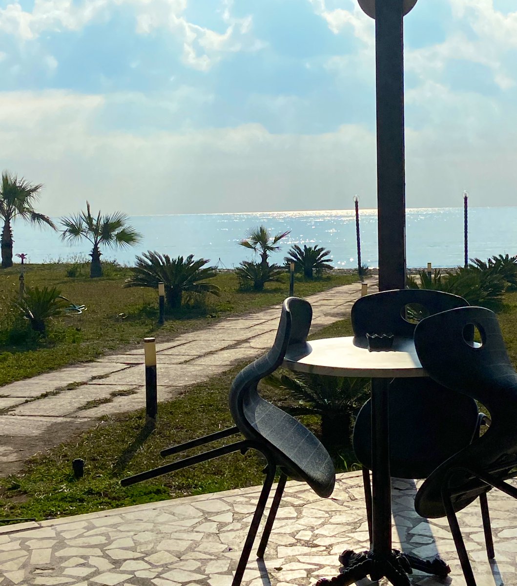 Tohuma, toprağa, denize inan, insana hepsinden önce.
Bulutu, makinayı, kitabı sev, insanı hepsinden önce...! #CUMARTESİ 

Nazım Hikmet RAN