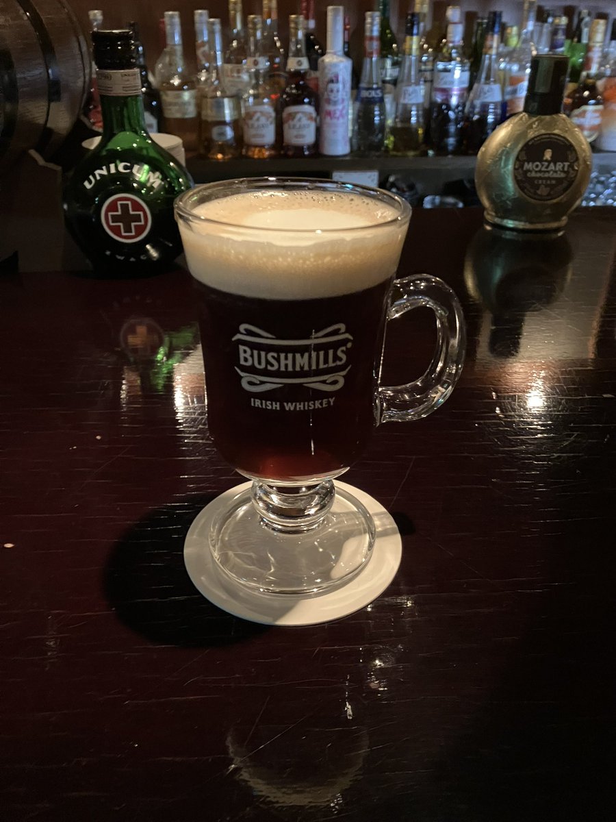 バンドの生演奏とアイリッシュコーヒーはめちゃんこ良い☺️