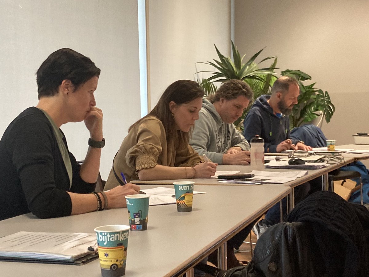 Reanimatiecompetitie <a href="/RAVBrabantMWN/">RAV Brabant MWN</a>. 5 teams hebben de afgelopen maanden getraind om het tegen elkaar op te nemen, belangrijkste is dat de kwaliteit van zorg hierdoor nog beter wordt. Natuurlijk maakt het competitie element het ook gewoon leuk! Vanmiddag weten wie de winnaar is.