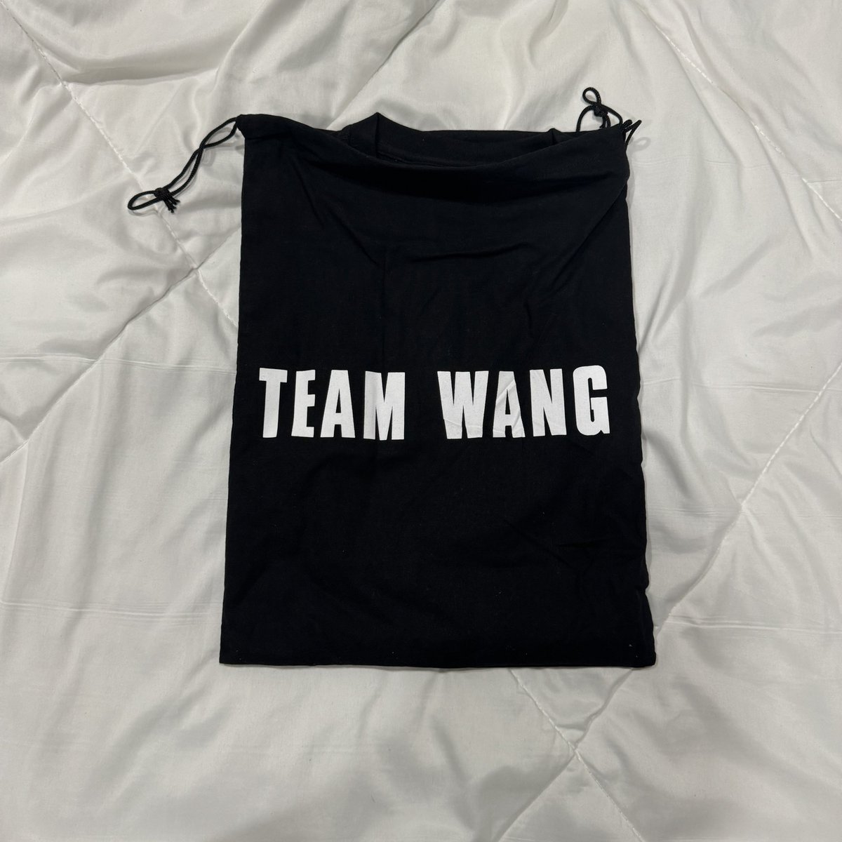 thund444's tweet photo. ( pls rt )

เสื้อ team wang แฟนมีท รุ่นแรก (ของแท้100%) + ถุงผ้า
 ! เก็บอย่างเดียว ไม่เคยใส่เลยงับ🫶🏻

1800฿ รวมส่ง
(🌟) สนใจ / สอบถาม dm เลยงับ
#ตลาดนัดอากาเซ #ตลาดนัดอากาเซ่  #ตลาดนัดกัซ #ตลาดนัดgot7 #แจ็คสันหวัง  #TEAMWANG #JACKSONWANG #ของสะสมgot7 #ขายของสะสมgot7 https://t.co/PMbTwi8cZD