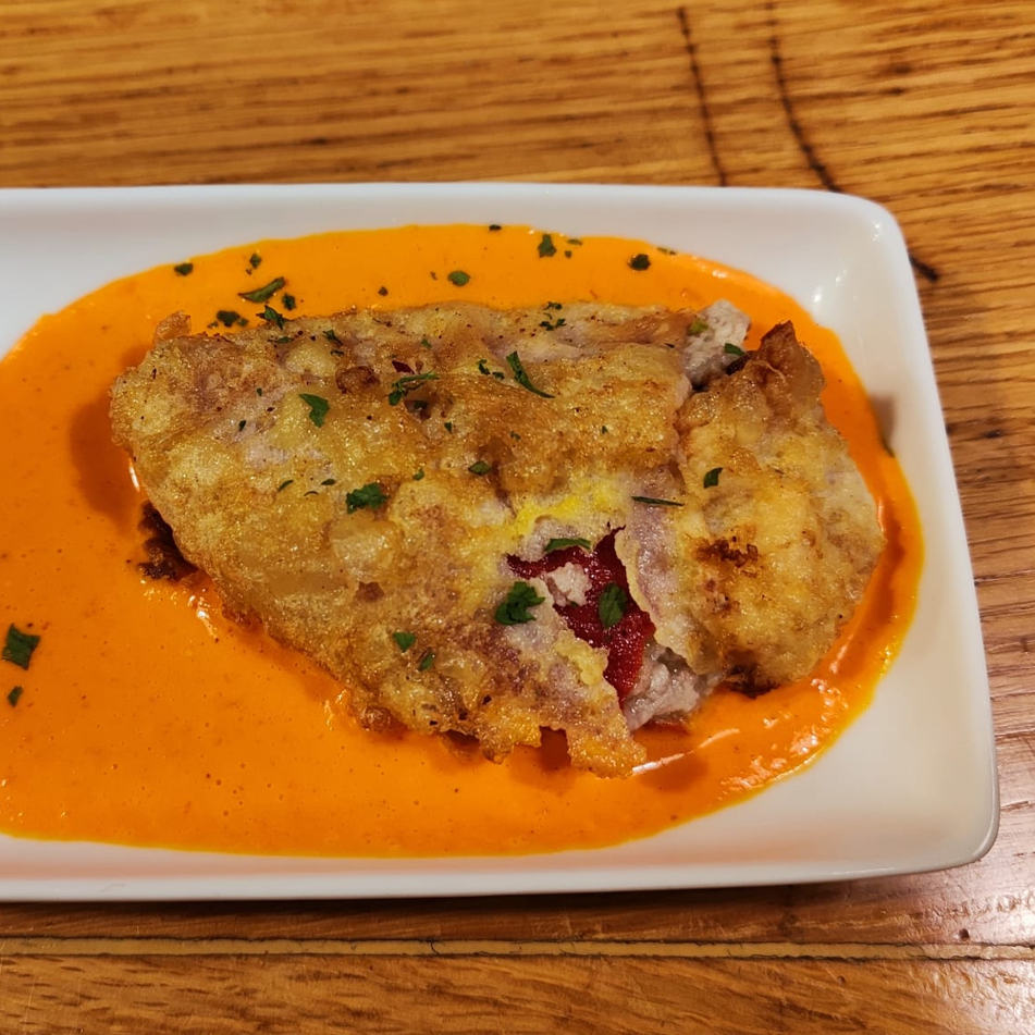 latavina's tweet image. Este delicioso #pincho de #PimientoRelleno de carne con salsa de piquillos es otra de las nuevas propuestas que ya podéis degustar en nuestra barra. ¡Está para chuparse los dedos!

#QuedamosEnLaTavina #pinchos #tapas #CalleLaurel #gastronomía #Logroño #LaRioja