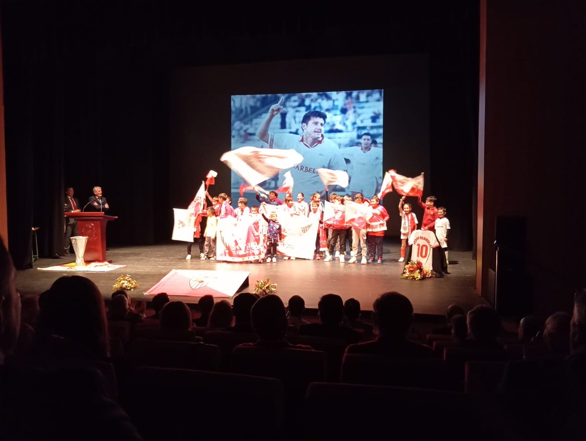 PsMONCHI's tweet photo. Algunos de nuestros socios, presentes en el `L Aniversario de la Peña Sevillista Pedro Berruezo’, de la vecina localidad de La Palma del Condado! https://t.co/Kyrk0zVBxX