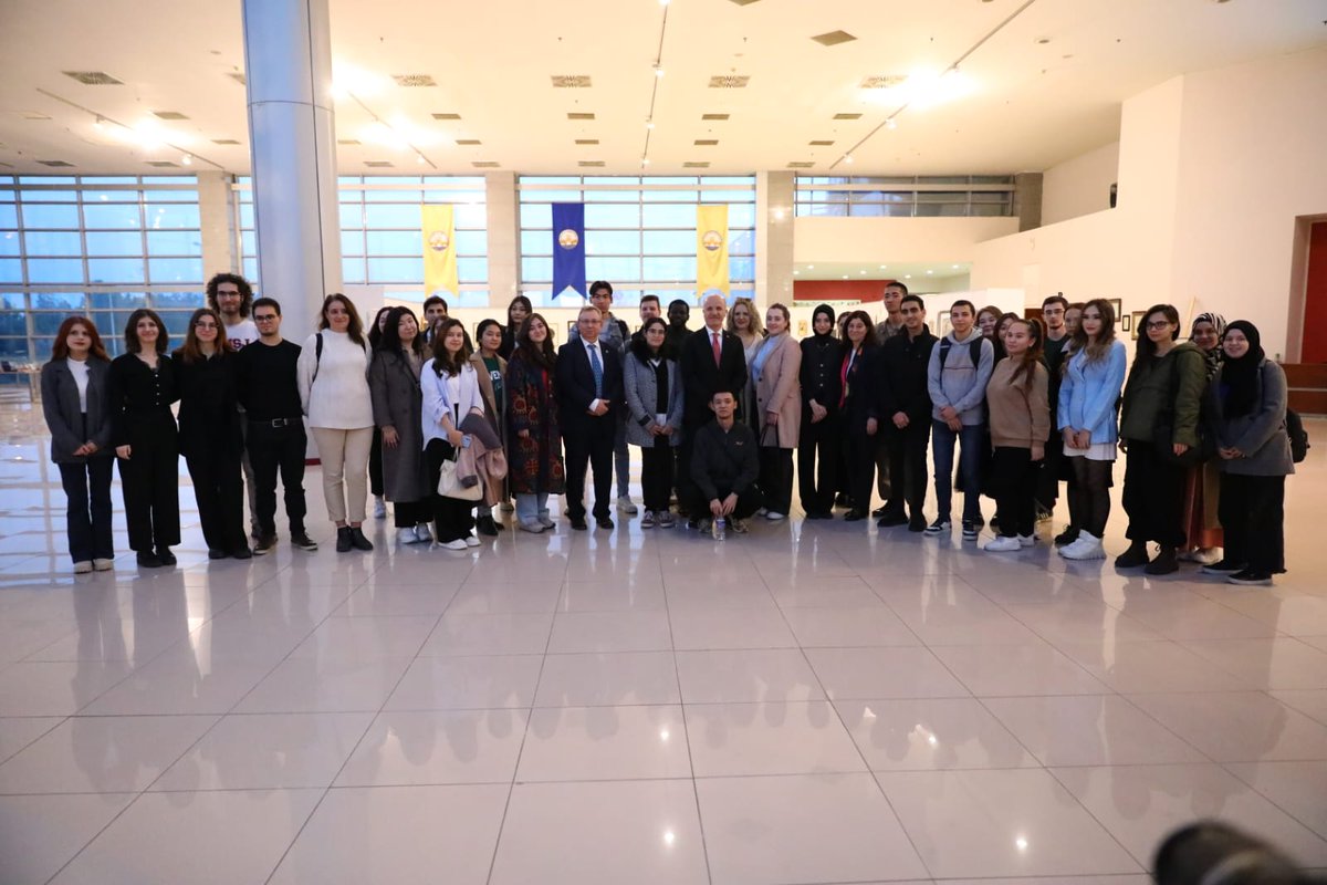 Trakya Üniversitesinde kıymetli öğrencilerimizle buluştuk. Öğrenci topluluklarının stantlarını gezerek heyecan verici projelerini konuştuk. Uluslararası öğrencilerimizle de bir araya gelerek sohbet ettik.