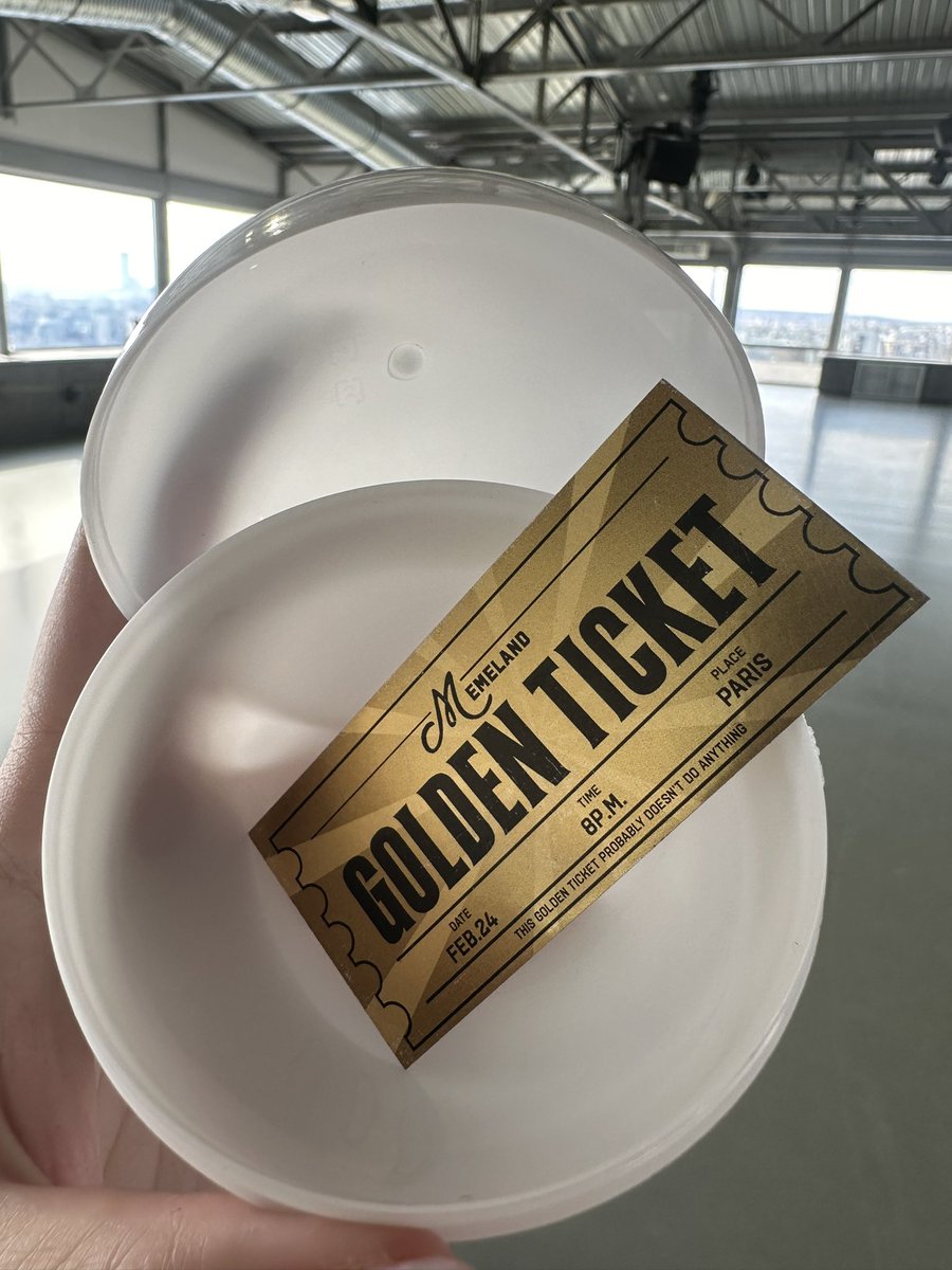 karenckarenc's tweet image. ⭐️ Who’s gonna get lucky tonight? ⭐️

Only 10 Golden Tickets inside the claw machine. Each winner will get 16,900 $MEME! See you tonight! 👋🏻