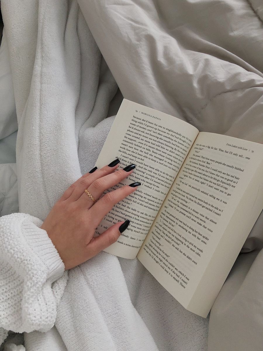 +¿No te aburres haciendo cosas solas?
- Bitch, please :