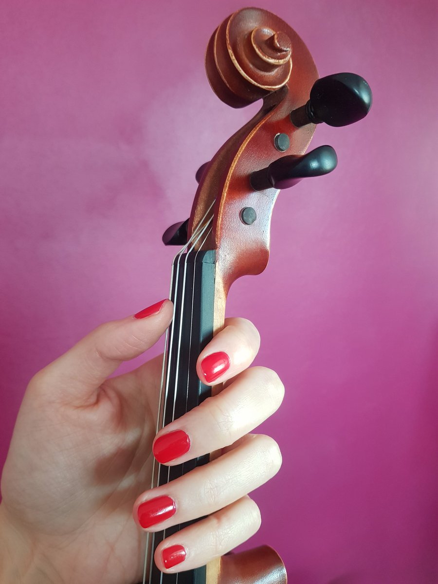 AuroreMQueron's tweet image. #handmodeling #manucurelover #manucure 
#violon #violin #essie #freeyourmind 
@essie