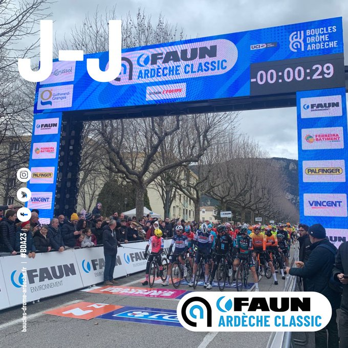 BreitnerPolo's tweet photo. Bon ... encore un embouteillage aujourd'hui ... fô que je m'occupe du calendrier aussi ! Je le note ... #BDA23 🚴🏽🇫🇷 https://t.co/aTZfZNcRYJ