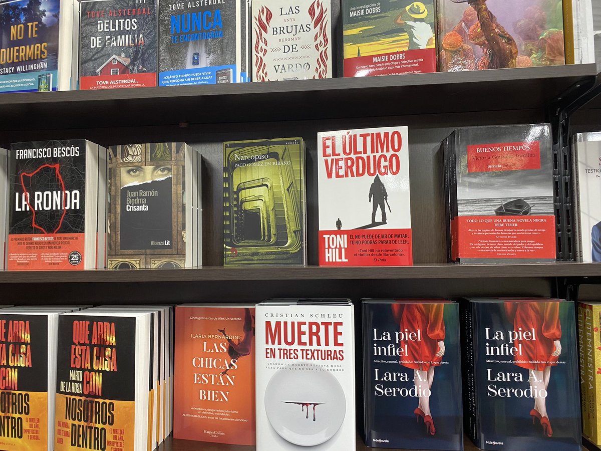 Las novelas nominadas al #Novelpol en la librería @Serendipia_CR de #ciudadreal #leer #misterio #novelanegraespaña #festival @gomezescribano Victoria Gonzalez Toni Hill @PacoBescos @JRBiedma