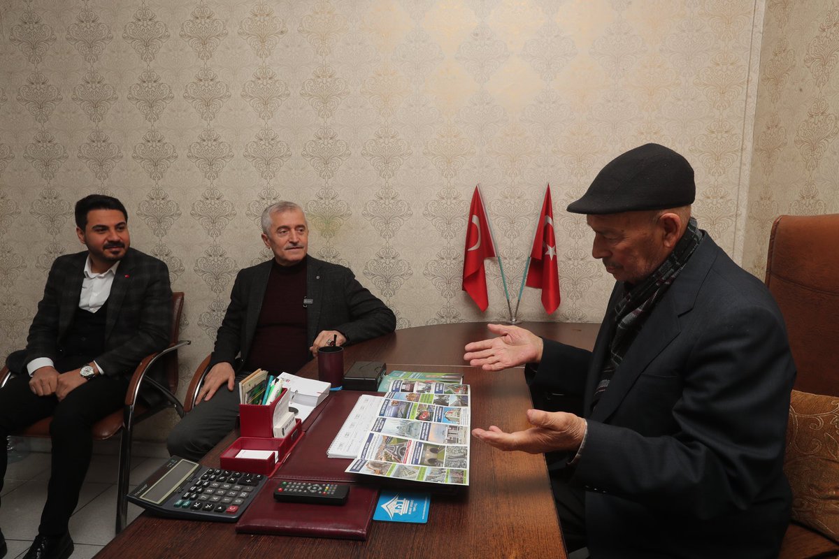mtahmazoglu's tweet photo. Vatandaşlarımız ile aramızda, muhabbet ve samimiyet köprüsü var. 

Destekleri için minnettarız.

AK Parti Şahinbey İlçe Başkanımız @mehmed_tiryaki, İlçe Kadın Kolları Başkanımız @Ylmazkran17 ve İlçe Gençlik Kolları Başkanımız @ToremisogluAli ile esnaf ve vatandaşlarımızı ziyarete devam ediyoruz.

📍Samlı Hacı Ökkeş Caddesi

#ŞahinbeyAşkıyla
#Gaziantep
#GerçekBelediyecilik
