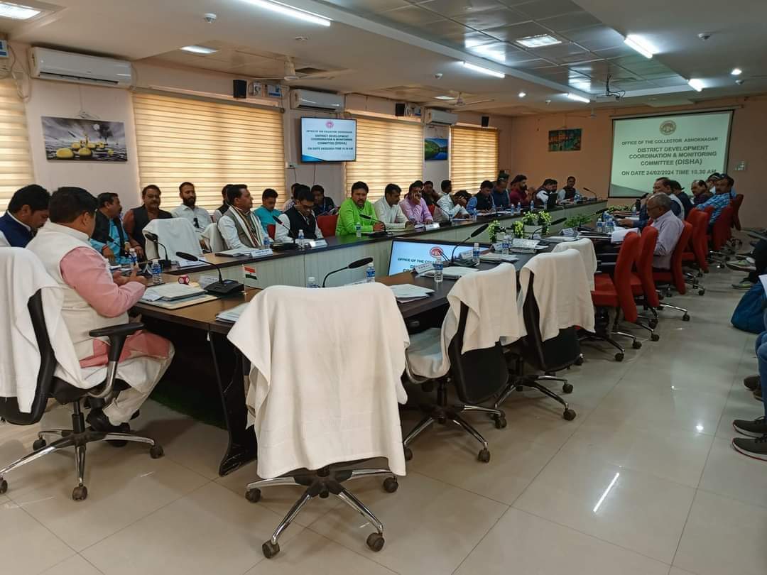 AjayYadavRao2's tweet image. आज अशोकनगर कलेक्ट्रेट सभा कक्ष में आयोजित जिला विकास समन्वय और निगरानी समिति (दिशा) की बैठक में विभिन्न कार्य योजना पर चर्चा की, इस दौरान बैठक में सभी  जनप्रतिनिधि एवं अधिकारी गण शामिल हुए।
