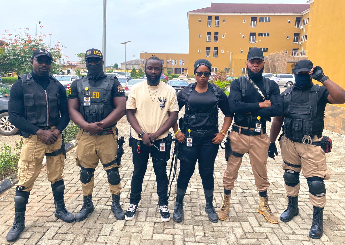 tflex_vchannel's tweet photo. League of extra ordinary gentle men at work. #LEGsecurity #EducatedDoorMen https://t.co/xEEKxJNqvo