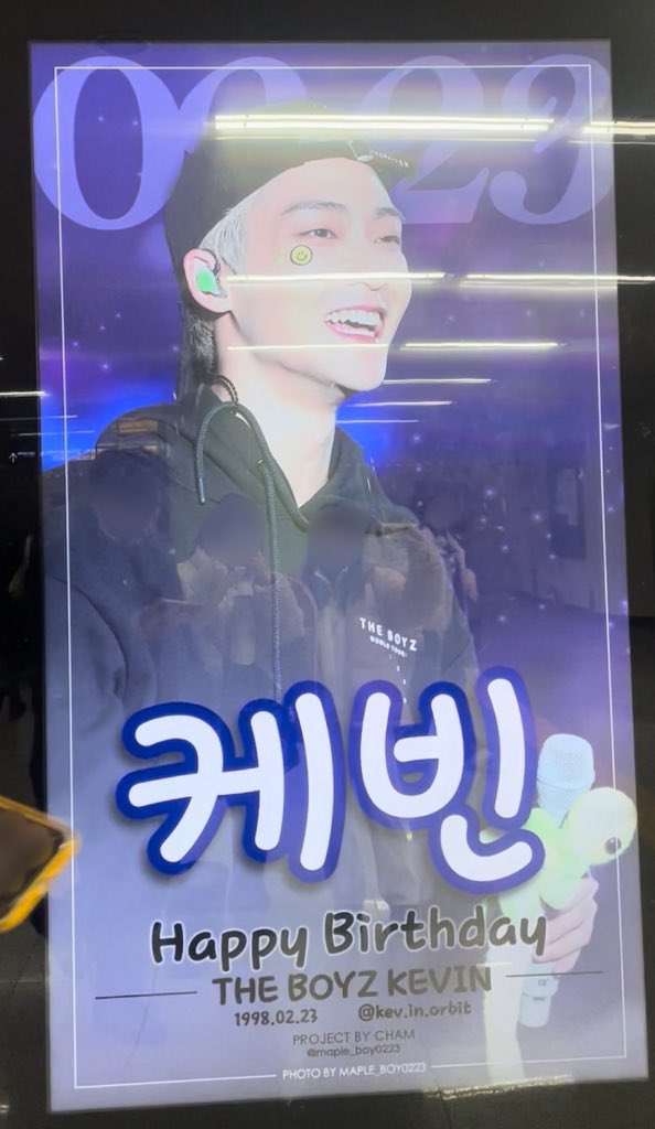 idisnew_lody's tweet photo. #ThankUKevin #KEVIN #mooneyhoney

진짜 마지막! 켑탄절 즐기기
쪼오끔 기다려서 힘들게 봐따.,🥹
사람들 지나가는데 찍으려니까 좀 부끄러웠지만
너무 즐거웠어요♥︎ https://t.co/3ZBSRBsSyD