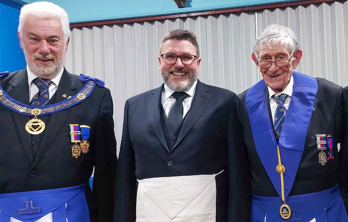 A new candidate was taken by surprise to find that his dad was conducting the ceremony for his initiation into #Freemasonry. 🔗 essexfreemasons.org.uk/news/bruces-bo…