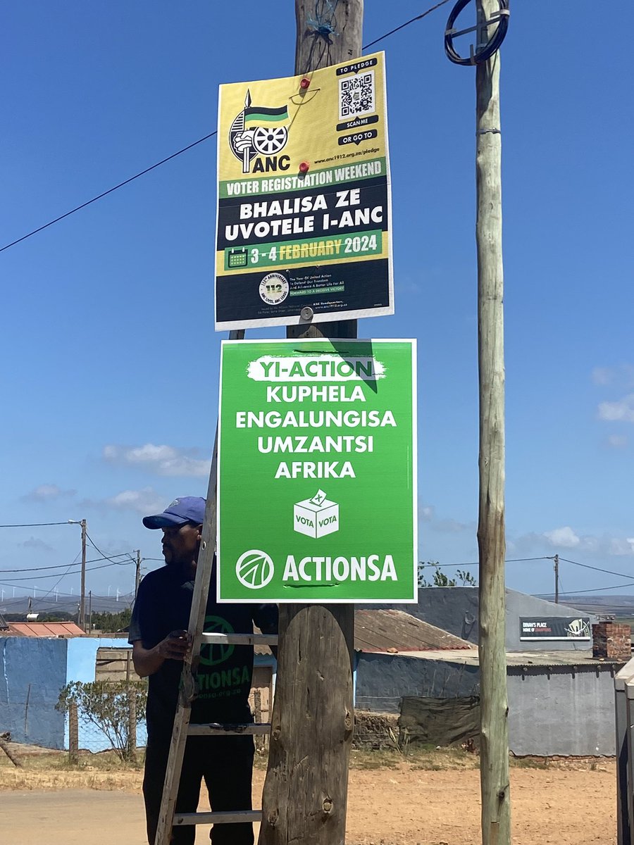 Britzs2Suzette's tweet photo. In Arcadia, Kouga muni, #Humansdorp known for drug dealers, stabbing, murder and where it is said local police turn a blind eye. Main road past HSS School where Athol &amp; I dropped learners who have to hike to school and feel unsafe even at school. https://t.co/aLxMBS2nty