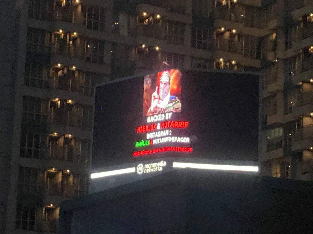 HackAndnewsoff's tweet photo. 🔴 Des pirates informatiques turcs ont piraté les réseaux sociaux et les panneaux publicitaires "israéliens" de marques célèbres du monde entier et publié des images pro-palestiniennes. 

@_SaxX_ @Sh0ckFR @H4ckManac @TheHackersNews #CyberAttack https://t.co/voXJwPreVf