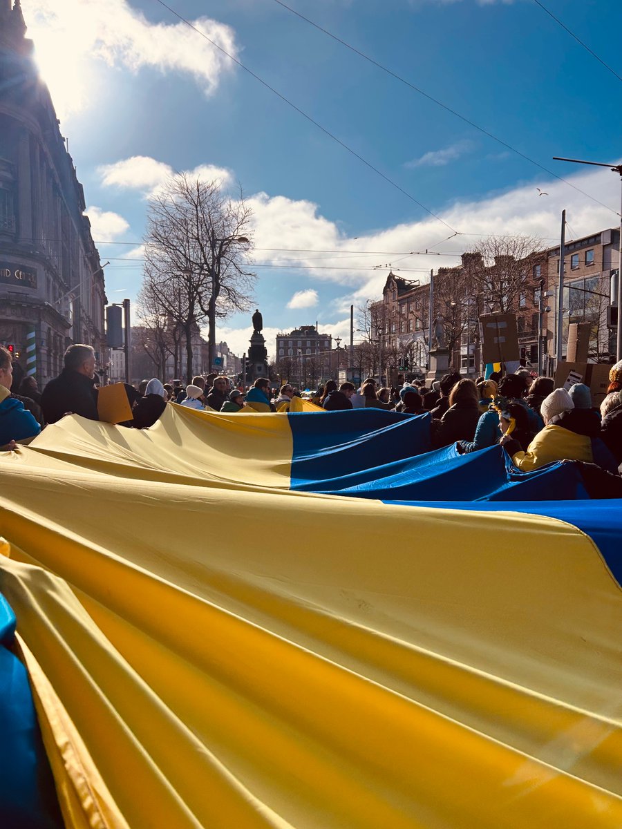 UkrainianAction's tweet photo. Thousands of people #WalkWithUkraine 🇮🇪🇺🇦 right now in Dublin 🇮🇪 - 2 years of full-scale unjustified aggression and 10 years of Russia’s war in Ukraine 🇺🇦 
Thank you @GeraskoLarysa @USAmbIreland 🇺🇸 @GudynasM 🇱🇹 for walking with us today! https://t.co/PVR6IiFq3M