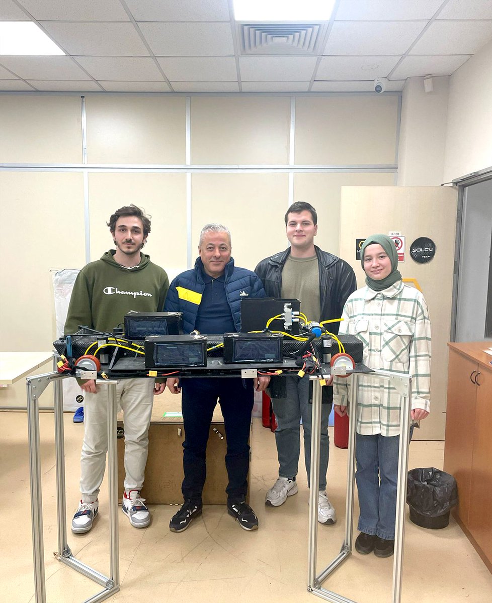 YaparDernegi's tweet image. Gençlik hareketi çalışmalarımız kapsamında, İTÜ mühendislik takım kaptanları ve yardımcıları ile görüşmelerimize devam ediyoruz. Bu hafta #HyperBee ve #itüRacing takımları ile toplantılarımızı yaptık. Takımların çalışmalarına yapabileceğimiz katkılar için fikir ve görüşlerini