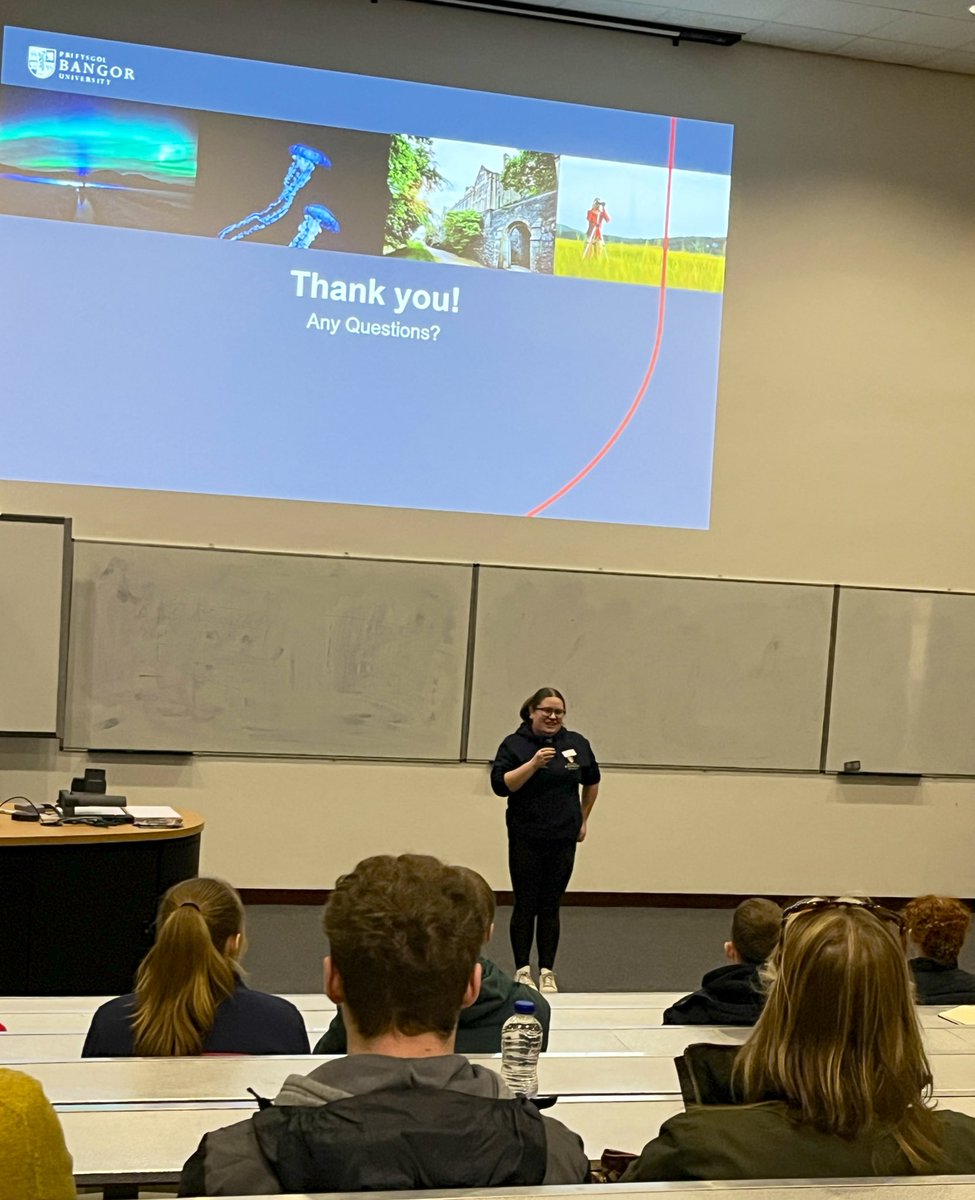 BangorCSEE's tweet image. #peerguide Catty talking about her experience being a #computerscience student here @BangorUni 👍