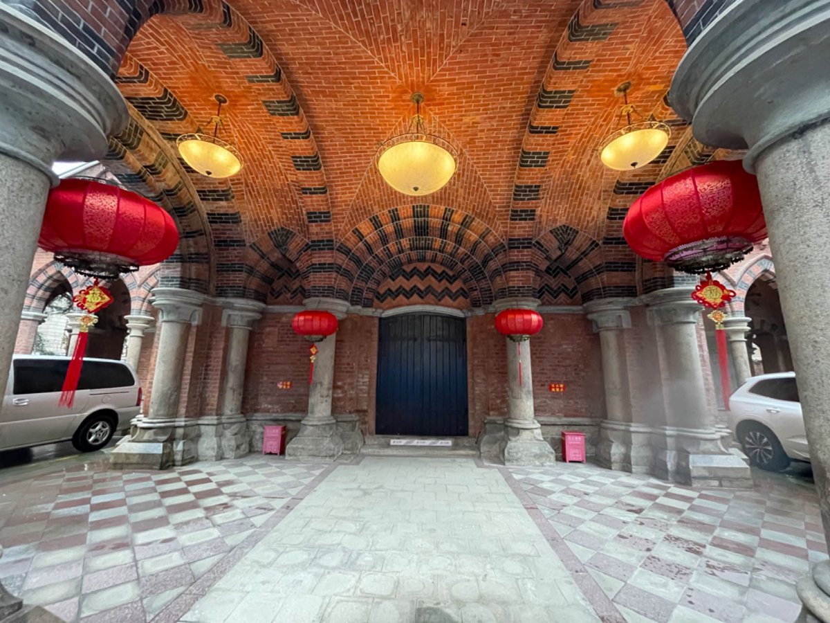 TMK_TinaManiK's tweet image. For Lantern Festival, a selection of my favorite lanterns from around the city.
1/ Trinity Cathedral 
2/True Light building 
3/ Chen Xiangge temple 
4/ Gao’an Lu 
#chapgohmei