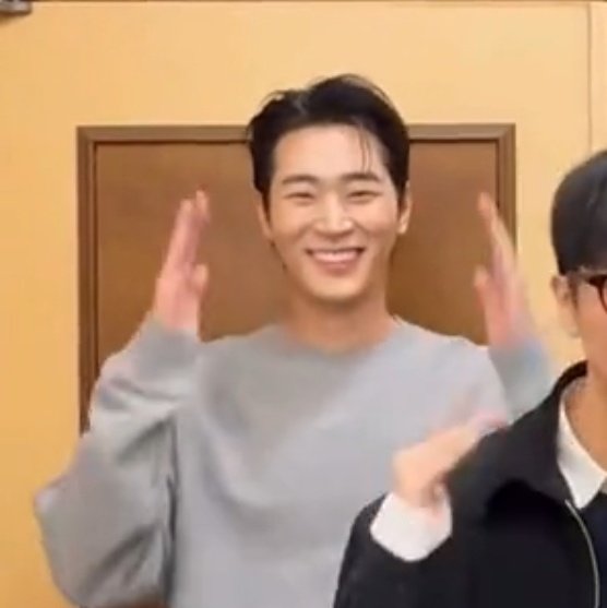 tu_suerte_'s tweet photo. 세상 비장하게 시작했다가 동작 틀려서 우헤헿 됨ㅋㅋㅋㅋㅋㅌㅌㅌㅌㅋㅋㅋㅋㅋㅋㅋ 바부강아띠 https://t.co/zH49nWkR9a