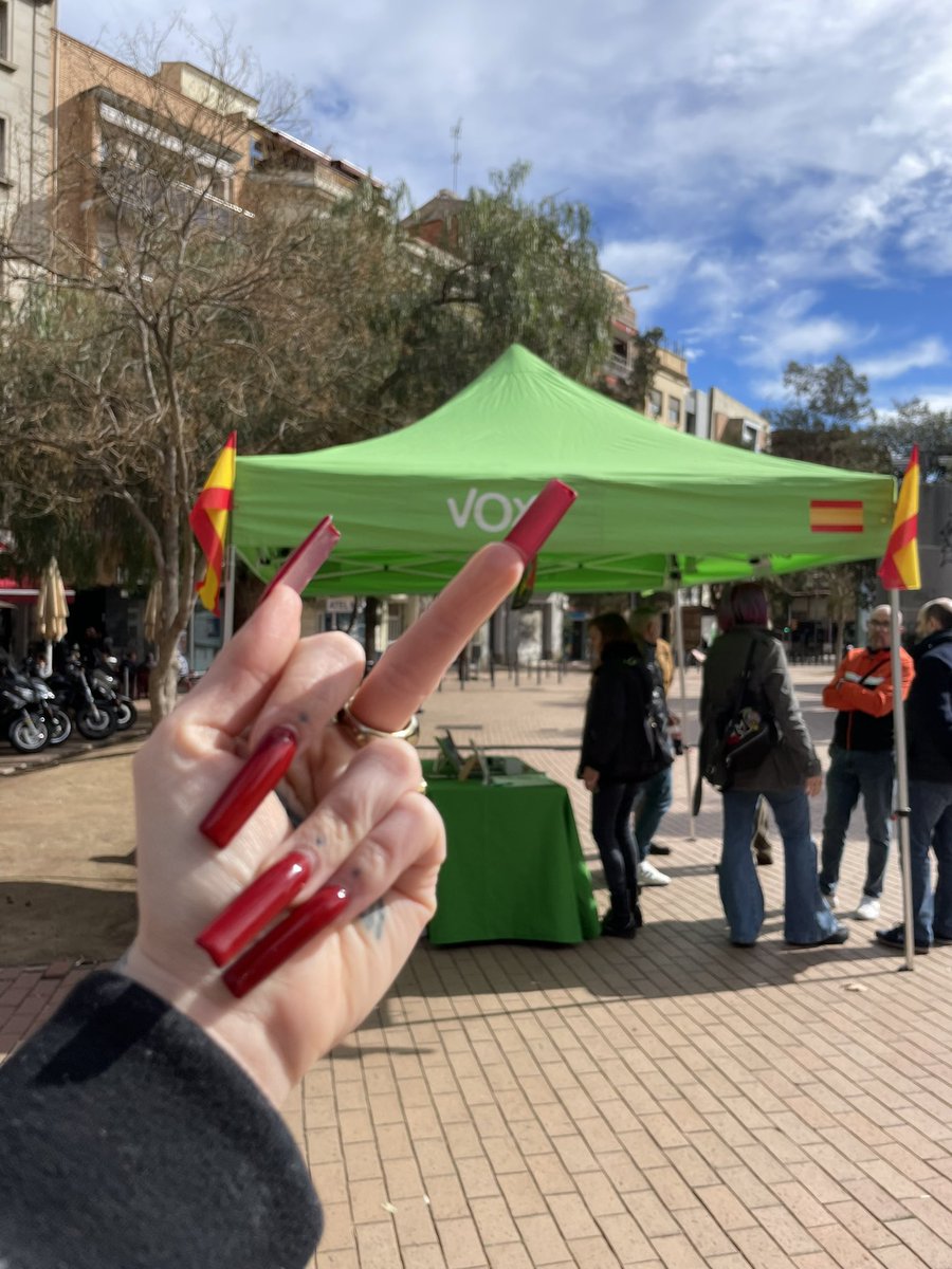 marionabatalla's tweet photo. bon dia, 0 tolerància amb els feixistes 😘 https://t.co/YAeJb3PqUe