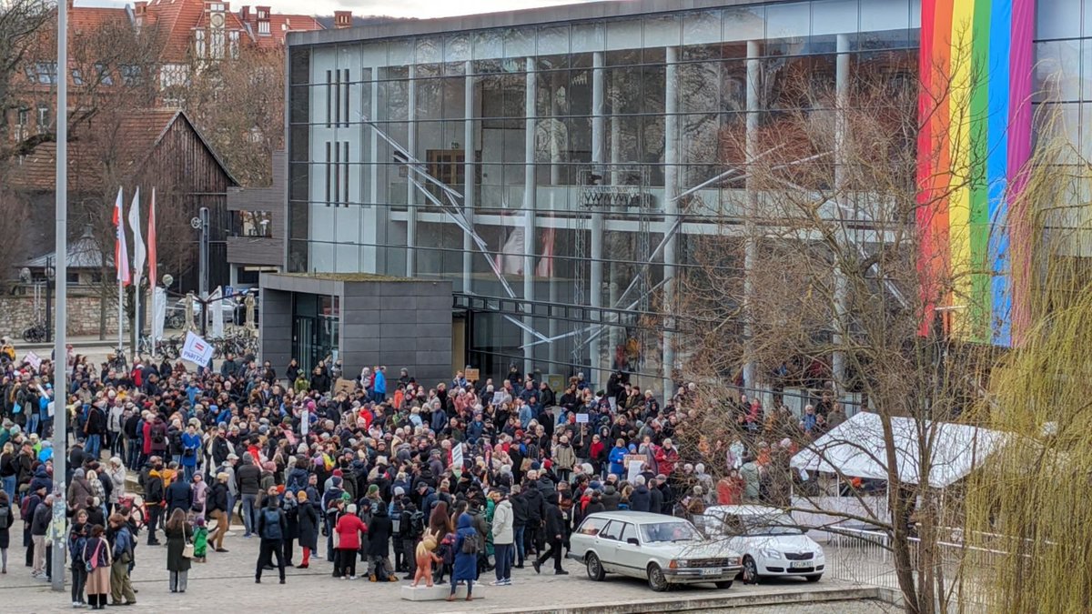 folgsschwaermer's tweet photo. #Erfurt für Vielfalt und Demokratie! Danke @CKB_eV
#ef2402 https://t.co/dU6MehHiar