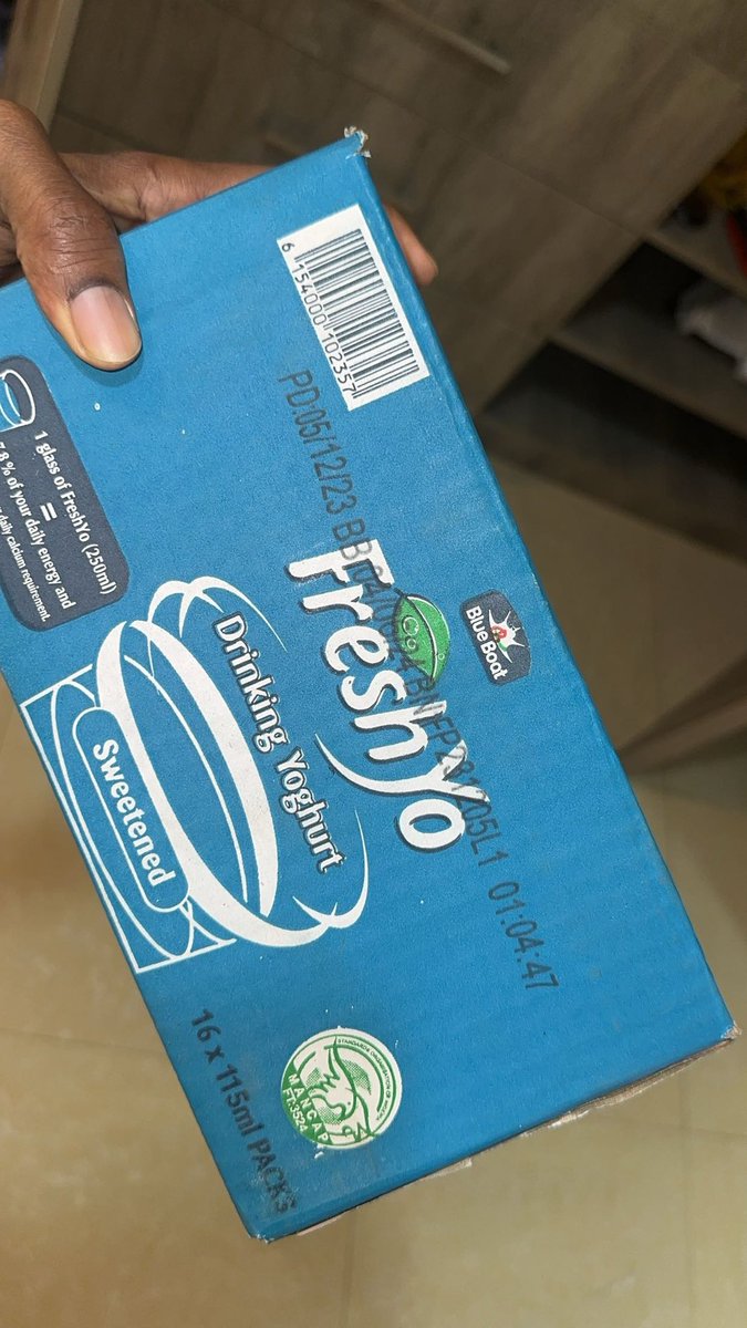 My daughter wanted @freshyo_ng (her favourite drink) I gave her one and as soon as she sipped, she scream Noooooo which was unusual. Tasted it myself and it was awful. Opened it up and couldn’t believe what I found. BB 4/06/2024. You’ve some explaining to do @freshyo_ng