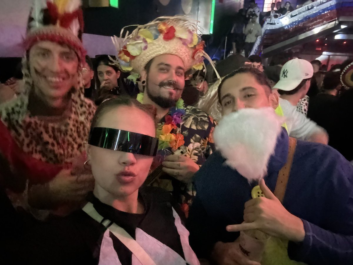 saruurp's tweet photo. ❤️‍🔥🎊🪅 https://t.co/9rokXXHYAH